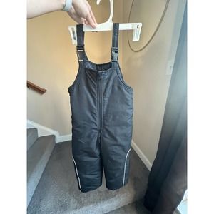 London Fog black kids snowsuit, size 5/6